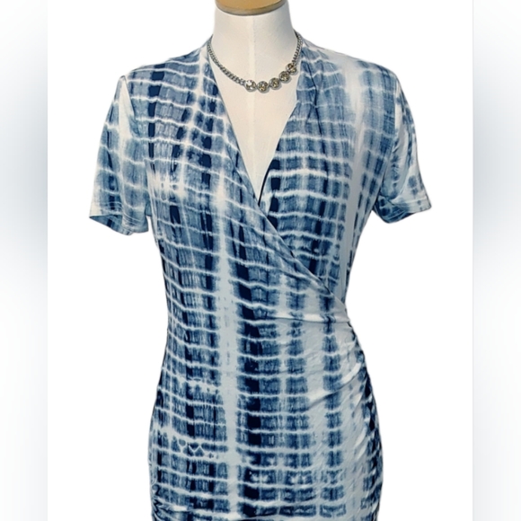 🔥 Faux Wrap Black and Gray Short Sleeved Tie Dye Dress - Picture 6 of 12